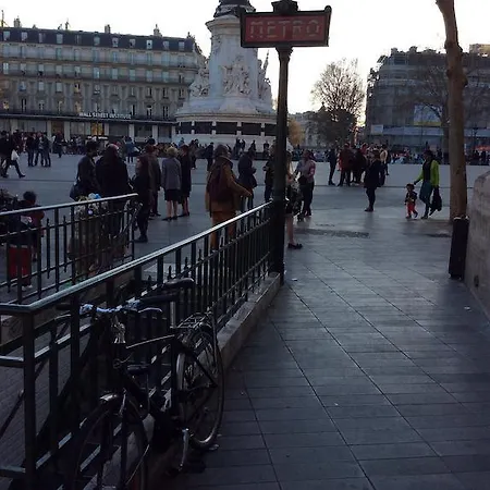 Duplex Republique Canal Saint Martin פריז